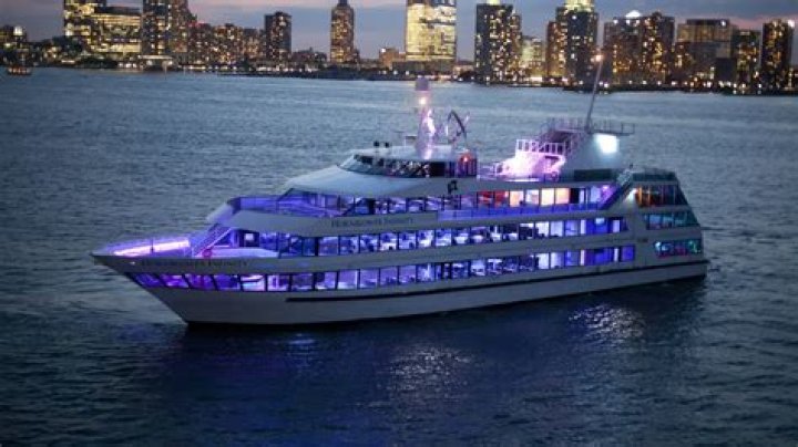 Best 4th of July Cruises 2024 & 2025