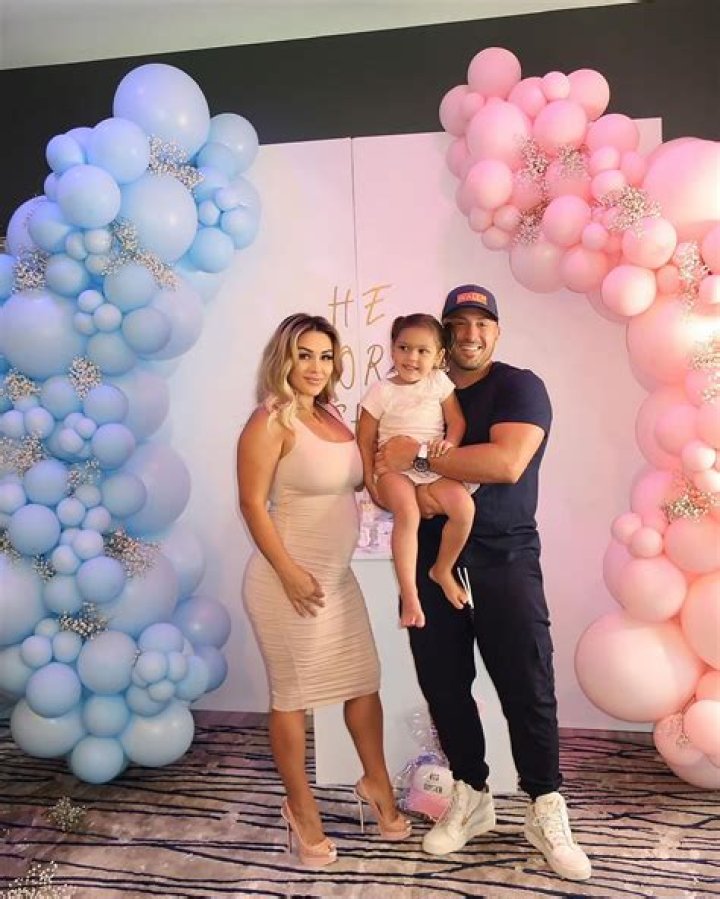 Insider Tells All On Ronnie Magro's Fiancé Being Pregnant