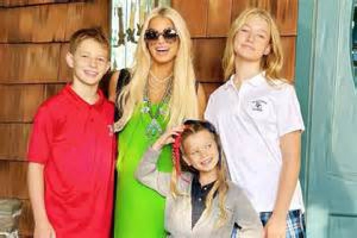 Jessica Simpson’s kids like to ‘poop in the grass’, according to Jessica
