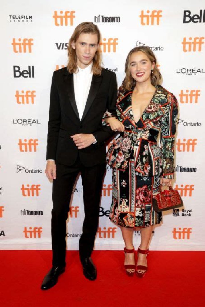 Owen Teague Wiki: Age, Girlfriend, Dating, Gay, Parents, Movies, 2018