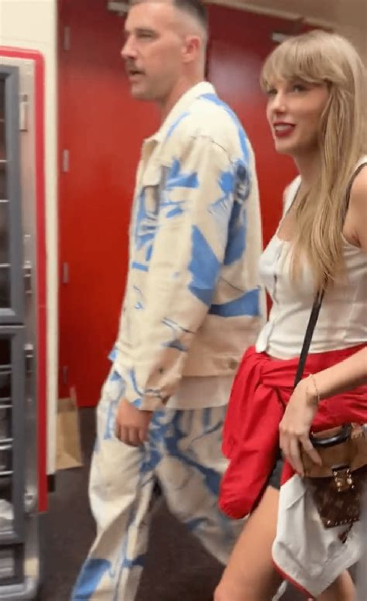 Tom Hiddleston seemed annoyed when he was picked up by Taylor Swift’s driver