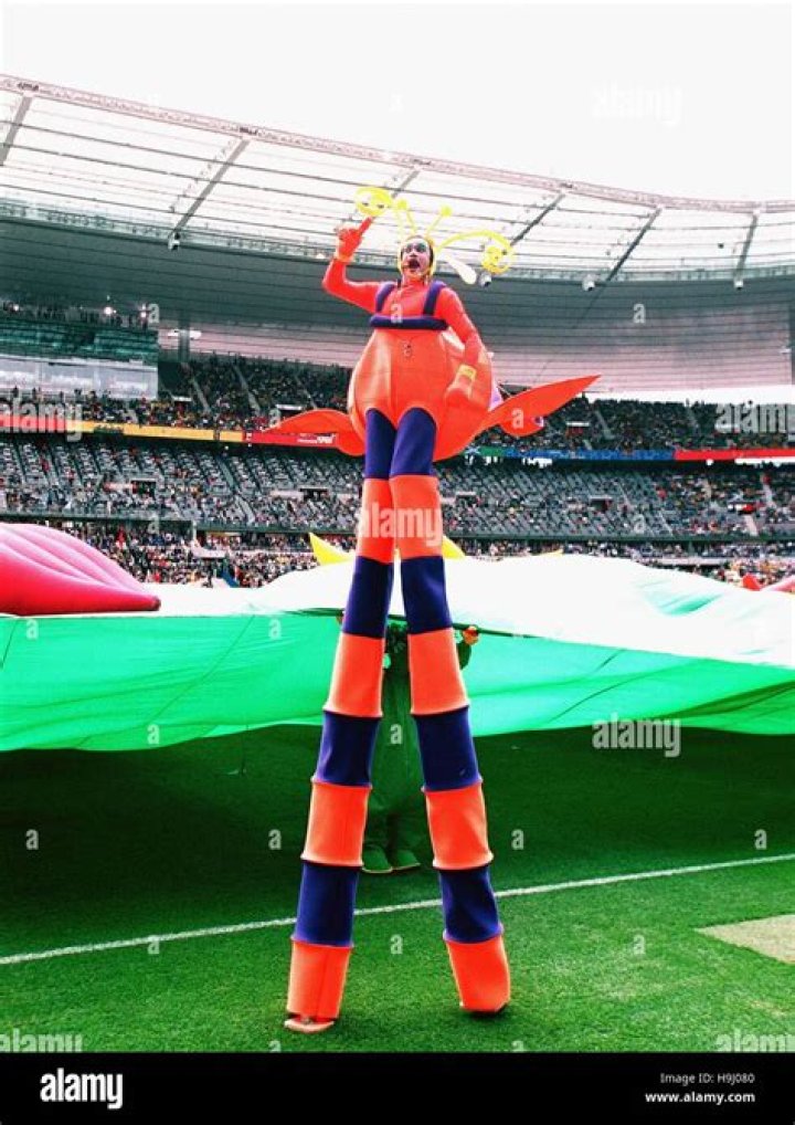 World Cup Opening Ceremony: J.Lo’s fug costume, Pitbull’s capri pants & more!